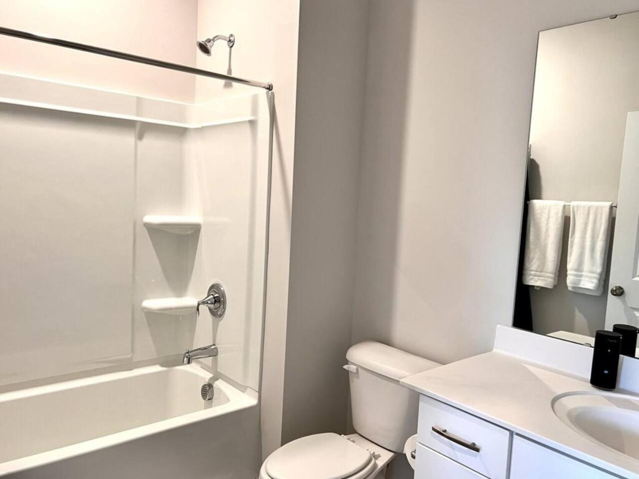 דורהאם The Villas Buckingham 10 Mins To Rdu Airport Duke Downtown מראה חיצוני תמונה